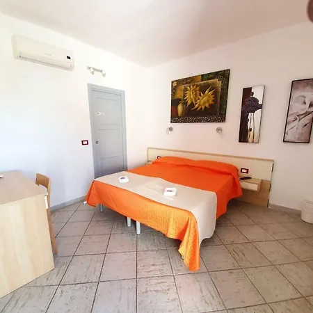 Petite Maison Πανσιόν Posada (Sardinia)